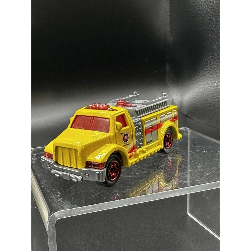 MATCHBOX HIGHWAY RESCUE FIRE TRUCK MB566 2002 Mattel Vintage Yellow Version